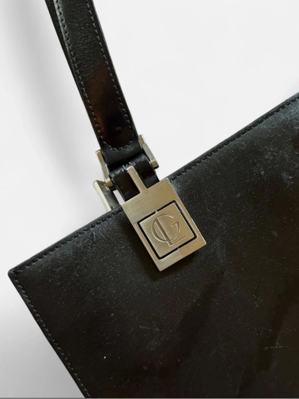 Guy Laroche Leather Shoulder Bag <3